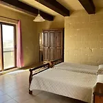 4 Bedroom With Private Pool Xewkija