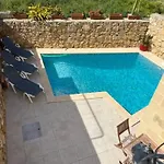 4 Bedroom With Private Pool Ferienhaus