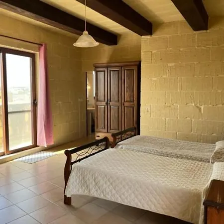 4 Bedroom With Private Pool Xewkija