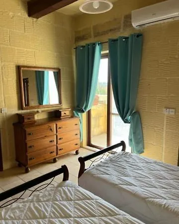בית נופש 4 Bedroom With Private Pool Xewkija