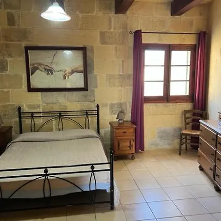 4 Bedroom With Private Pool Feriehus Xewkija