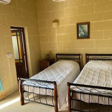 4 Bedroom With Private Pool Feriehus Xewkija