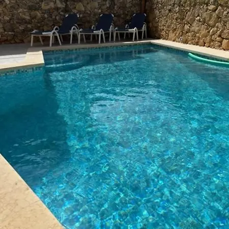 4 Bedroom With Private Pool *